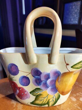 VTG ceramic basket by Baum Bros features the beautiful “Style Eyes” SHIPS FREE